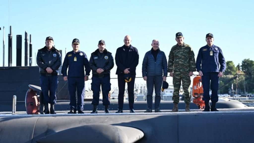 Ο Δένδιας παρακολούθησε βολή νέου τύπου τορπίλης από το υποβρύχιο “Πιπίνος” (Φωτογραφίες)