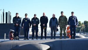 Ο Δένδιας παρακολούθησε βολή νέου τύπου τορπίλης από το υποβρύχιο “Πιπίνος” (Φωτογραφίες)