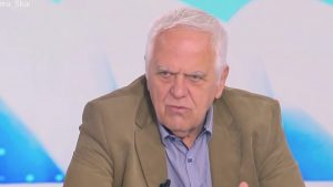 Πάσχος Μανδραβέλης: “Μίλησα στο δελτίο για τον ‘Φραπέ’ και με απείλησαν ότι θα έχω την τύχη του Καραϊβάζ”