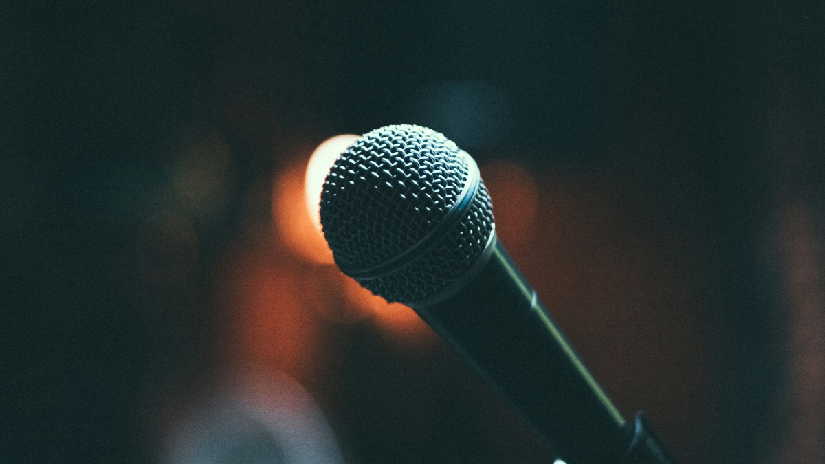 “Σκάει” καταγγελία για σεξουαλική κακοποίηση σε βάρος πασίγνωστου τραγουδιστή – Οι αποκαλύψεις Κωνσταντάρα και Λιάγκα