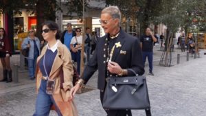 Ο Λάκης Γαβαλάς χαρίζει red carpet στιγμές στην καρδιά της Ερμού