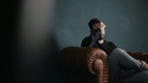 Τα 6 συμπτώματα κατάθλιψης στη μέση ηλικία που συνδέονται με αυξημένο κίνδυνο άνοιας