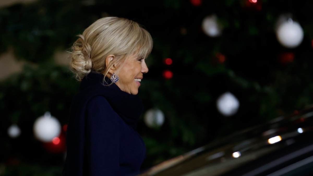 Μπριζίτ Μακρόν για το “βρωμιάρες σκύλες” που είπε για τις ακτιβίστριες: “Λυπάμαι αν τις πλήγωσα, ήμουν ο εαυτός μου”