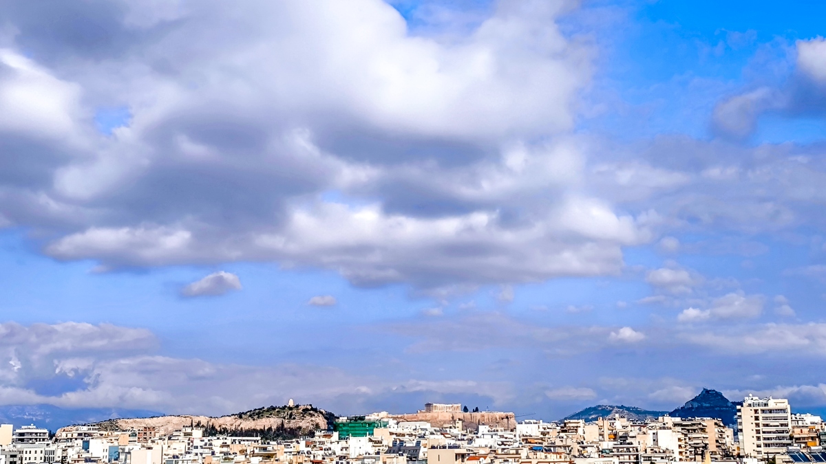 Συννεφιασμένος ο καιρός σήμερα – Πού υπάρχει πιθανότητα ασθενών βροχών