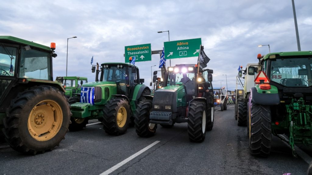 Προς κλιμάκωση οι αγρότες, αναβρασμός στα μπλόκα – Σήμερα στις Σέρρες οι αποφάσεις για τις επόμενες κινήσεις τους