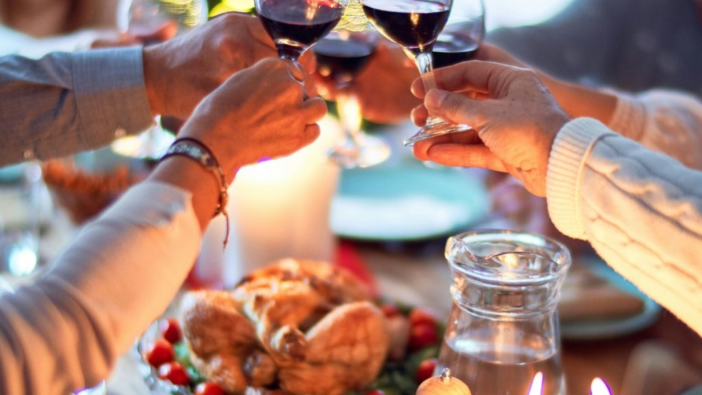 Έρευνα ΕΣΕΕ: Ακριβότερο φέτος το εορταστικό τραπέζι – Πόσο θα κοστίσει