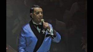 “Είμαι ο Γιώργος Μαζωνάκης ο αληθινός” – Αποθεώθηκε στην πρεμιέρα του με φόντο τις καταγγελίες του Stef (βίντεο)