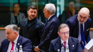 ΕΕ για το δάνειο 90 δισ. ευρώ στην Ουκρανία: “Τηρήσαμε την υπόσχεσή μας” – “Ναυάγιο” για τα παγωμένα ρωσικά assets