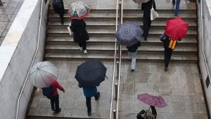 Άστατος ο καιρός: Τοπικές βροχές και καταιγίδες στην Αττική και σε νησιά