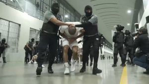ΗΠΑ: Το CBS ανέβαλε την προβολή του ντοκιμαντέρ για τη φυλακή CECOT στο Ελ Σαλβαδόρ – Δείτε το τρέιλερ