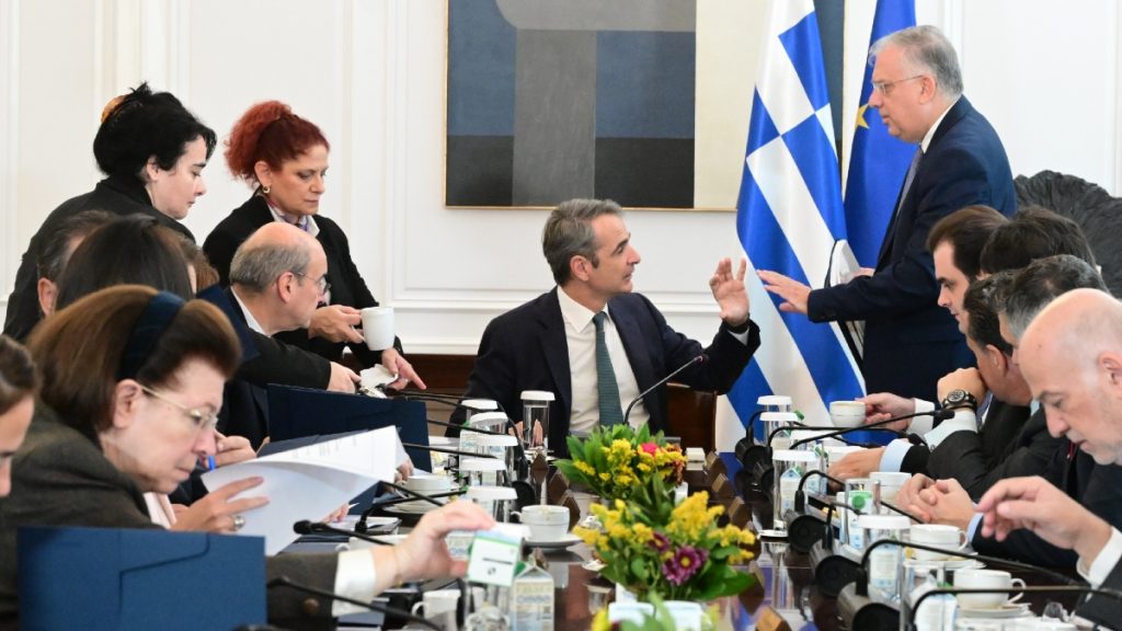 Δημοσκόπηση Interview: Ποιοι είναι οι πιο δραστήριοι υπουργοί