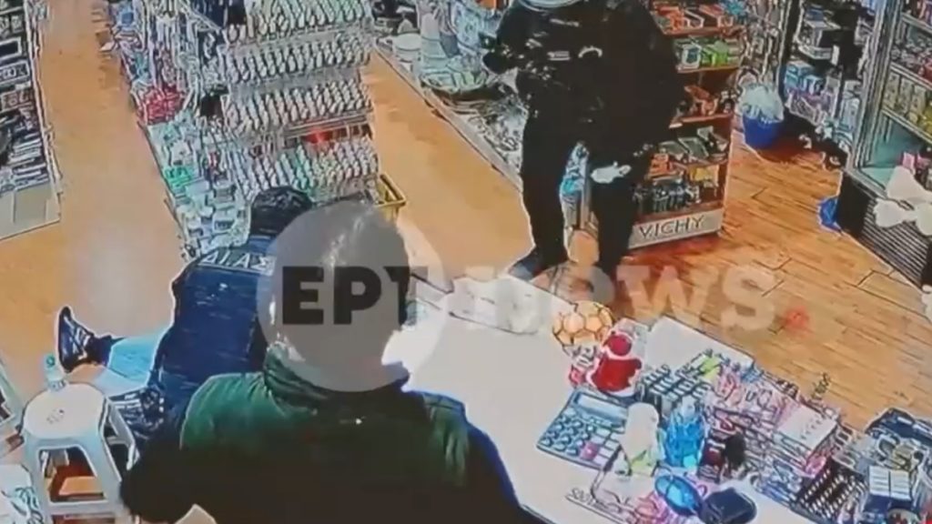 Άγιος Παντελεήμονας: Βίντεο λίγα λεπτά μετά το αιματηρό περιστατικό – Ο ένας τραυματίας ζητά βοήθεια