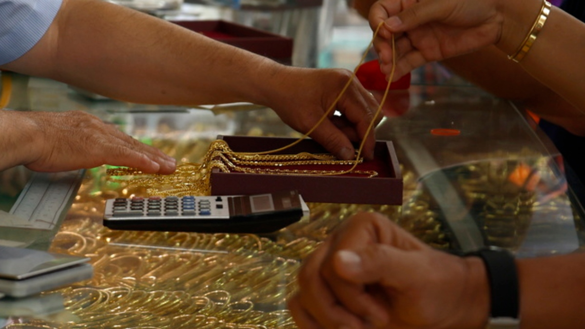 Ιστορικό ρεκόρ για τον χρυσό: Για πρώτη φορά η τιμή του έσπασε το φράγμα των 4.500 δολαρίων ανά ουγγιά