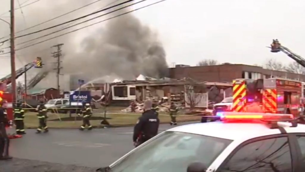 ΗΠΑ: Εκρήξεις και φωτιά σε γηροκομείο κοντά στη Φιλαδέλφεια – Δύο νεκροί και αγνοούμενοι (βίντεο)
