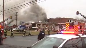 ΗΠΑ: Εκρήξεις και φωτιά σε γηροκομείο κοντά στη Φιλαδέλφεια – Δύο νεκροί και αγνοούμενοι (βίντεο)