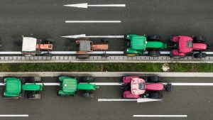 Μπλόκα αγροτών: Με αυξημένη κίνηση η έξοδος των Χριστουγέννων – Η εικόνα στην Αθηνών-Λαμίας, πού υπάρχουν καθυστερήσεις