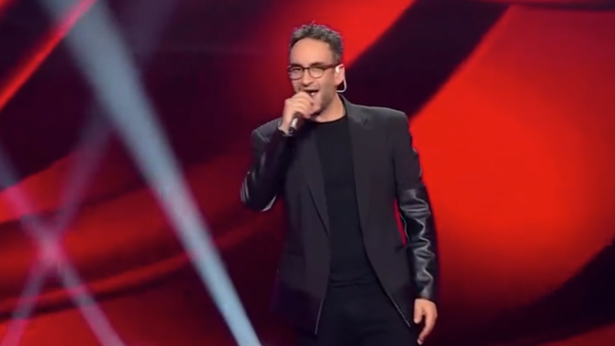 Κωνσταντίνος Κωμοδρόμος: Ποιος είναι ο μεγάλος νικητής του “The Voice” που εντυπωσίασε κριτές και κοινό (βίντεο)