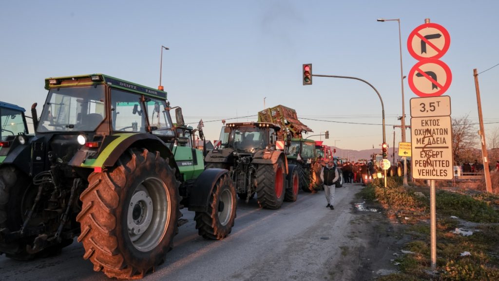 Το εναλλακτικό σχέδιο της κυβέρνησης για τα μπλόκα, αν συνεχιστεί το αδιέξοδο – Το ενδεχόμενο προστίμων
