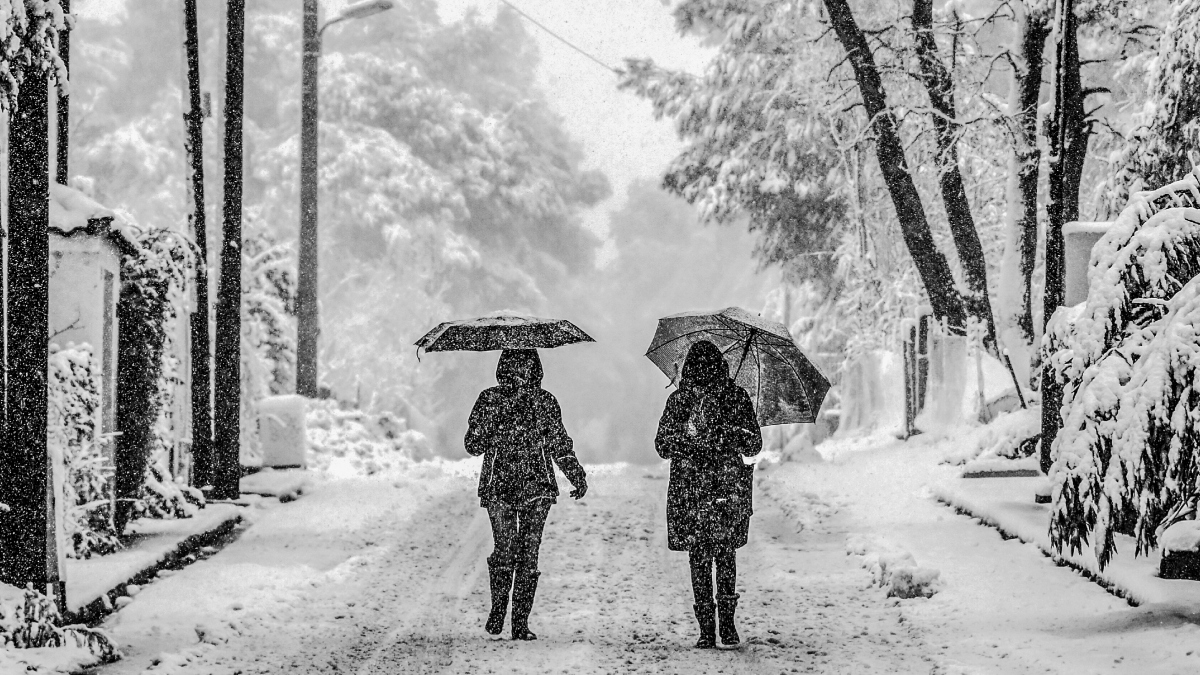 Καιρός: “Ποδαρικό” με τσουχτερό κρύο, χιόνια και παγετό θα κάνει το 2026 – Τι θα γίνει στην Αττική (Χάρτες)