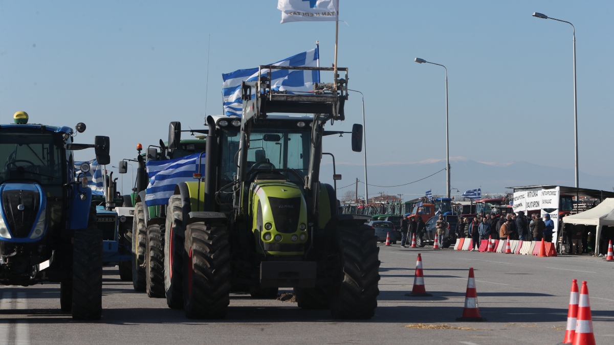 Αγρότες: Ρεβεγιόν στα μπλόκα και νέες κινητοποιήσεις μετά τις γιορτές – Διευκολύνουν τους εκδρομείς της Πρωτοχρονιάς