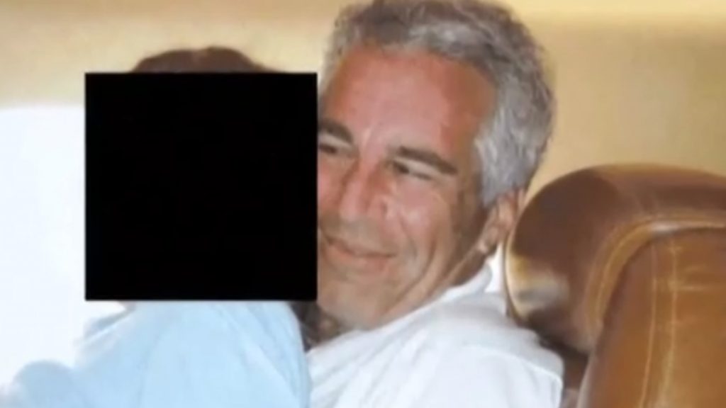 Υπόθεση Έπσταϊν: 400 δικηγόροι θα κάνουν “φύλλο και φτερό” 5,2 εκατ. σελίδες φακέλων