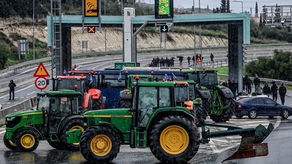 Αγρότες: Ενισχύονται συνεχώς τα μπλόκα στη χώρα και στήνονται νέα – Ετοιμάζουν κι άλλες δράσεις