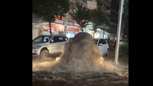 Καλλιθέα: Τι απαντά ο δήμος για το “σιντριβάνι” στην οδό Σκρά – “Το ίδιο συμβάν θα επαναληφθεί”