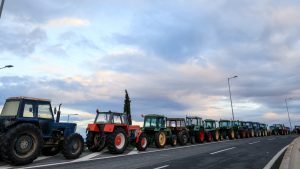 Σφίγγει ο κλοιός των αγροτών, οι επόμενες κινήσεις – Στο “τραπέζι” και ο αποκλεισμός του λιμανιού της Θεσσαλονίκης