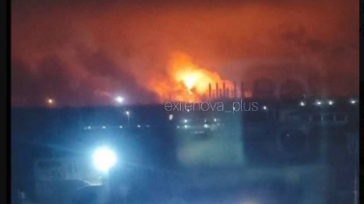 Η Ουκρανία μιλά για πλήγμα σε μεγάλο χημικό εργοστάσιο στη Ρωσία και σε σταθμό ραντάρ στην Κριμαία (βίντεο)