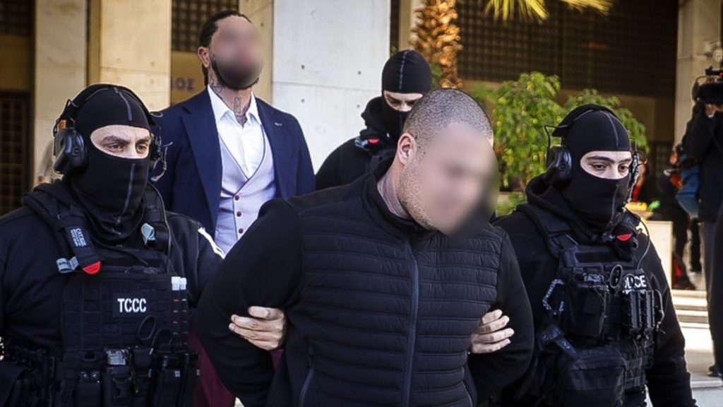 Φονικό στη Φοινικούντα: Αθώος δηλώνει ο ανιψιός – Μεταφέρεται με τον επιχειρηματία στην Καλαμάτα για να απολογηθούν