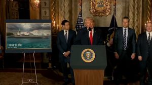 “Θωρηκτά Τραμπ”: Ο πρόεδρος των ΗΠΑ παρουσίασε τη νέα γενιά πολεμικών πλοίων και έστειλε “μήνυμα σε όλο τον κόσμο” (βίντεο)