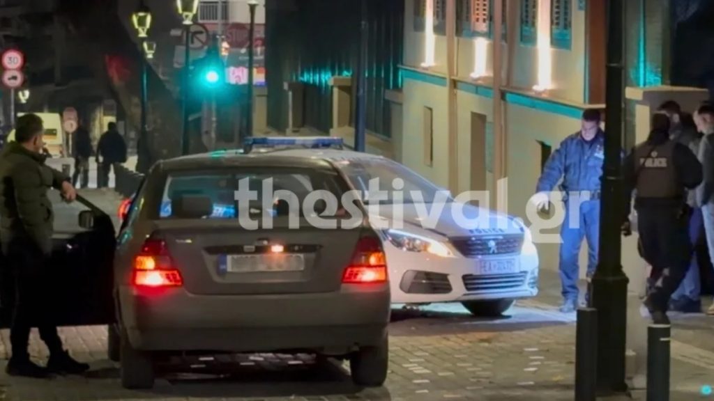 Θεσσαλονίκη: Επίθεση με βόμβες μολότοφ σε περιπολικό πίσω από το τουρκικό προξενείο (βίντεο)