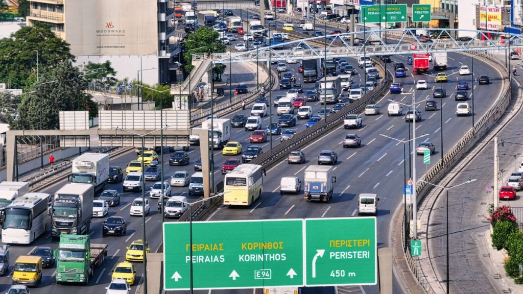 Κίνηση τώρα: Καθυστερήσεις σε Κηφισό, Πειραιά, κέντρο Αθήνας – Δυσκολίες και στην Αττική Οδό