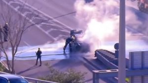 Φωτιά σε αυτοκίνητο στη λεωφόρο Ποσειδώνος στο ύψος του Νέου Φαλήρου (βίντεο)