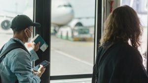 ΗΠΑ: Επεκτείνονται οι ταξιδιωτικοί περιορισμοί – Σύροι και Παλαιστίνιοι στη “μαύρη λίστα” Τραμπ