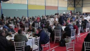 Χριστουγεννιάτικο Γεύμα Αγάπης από τον Δήμο Αθηναίων – Δούκας: “Κανείς δεν μένει μόνος, κανείς δεν είναι αόρατος”