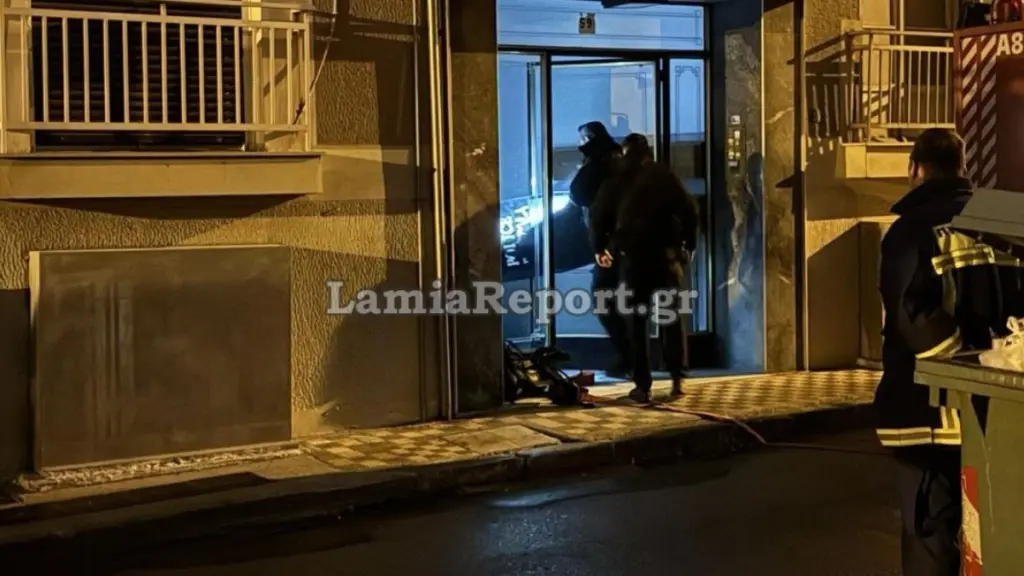 Λαμία: Αίσιο τέλος στο θρίλερ με τον άνδρα που είχε κλειστεί στο διαμέρισμα του με φιάλη υγραερίου