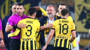 Η ΑΕΚ κέρδισε με ανατροπή 2-1 τον ΟΦΗ και ανέβηκε στην κορυφή – Κορυφαίος ο Γιόβιτς, ακυρώθηκαν τρία γκολ της Ένωσης