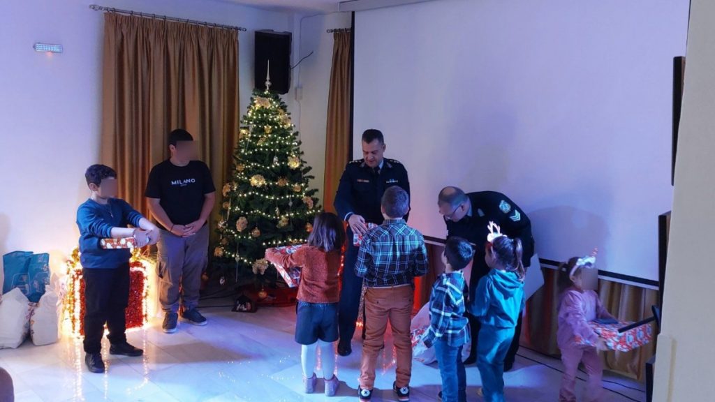 Χριστουγεννιάτικη γιορτή με δώρα για τους επτά μαθητές στο Αγαθονήσι