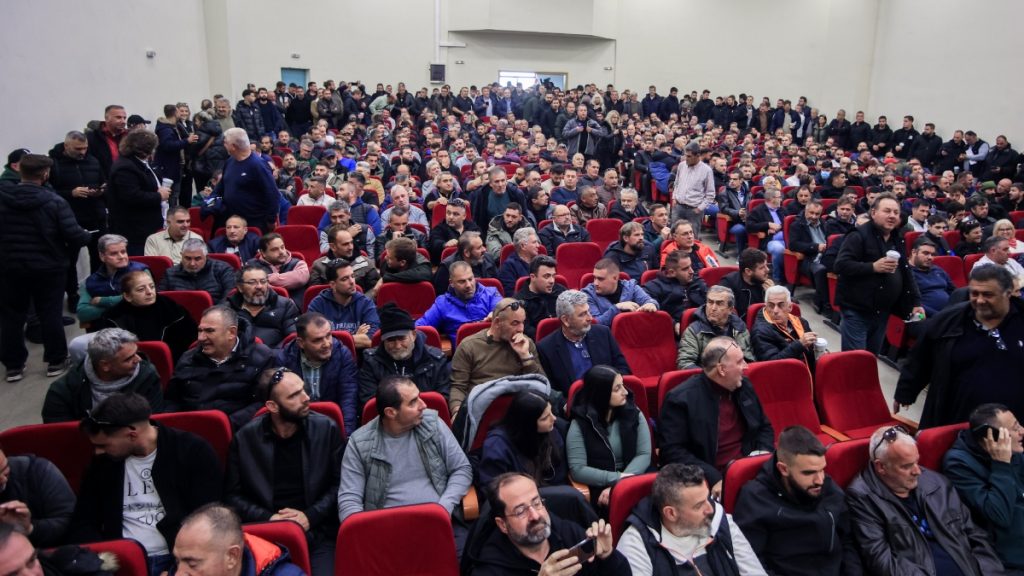 Ετοιμάζουν έγγραφο προς τον πρωθυπουργό και τους αρμόδιους φορείς οι αγρότες – Σε εξέλιξη η πανελλαδική σύσκεψη στη Νίκαια