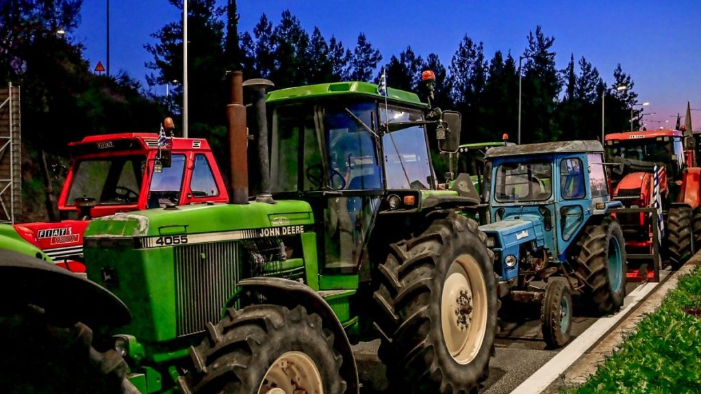 Δεν κάνουν βήμα πίσω οι αγρότες – Έρχονται νέα μπλόκα, στόχος να ξεπεράσουν τα 1.000 τρακτέρ στον κόμβο της Νίκαιας