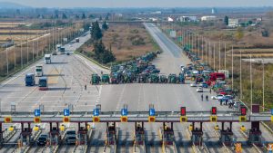 Πώς θα κινηθούν τα μπλόκα των αγροτών την Παρασκευή στην Βόρεια Ελλάδα – Κλείνουν το λιμάνι της Θεσσαλονίκης