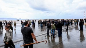 Ηράκλειο: Άνοιξε ξανά το αεροδρόμιο μετά τον αποκλεισμό των αγροτών – Θα λειτουργήσει μέχρι τις 23:00