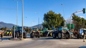 Αγρότες σε ρήξη: «Έσπασαν» το μπλόκο στα Πράσινα Φανάρια, νέα κινητοποίηση στην Τρίγλια