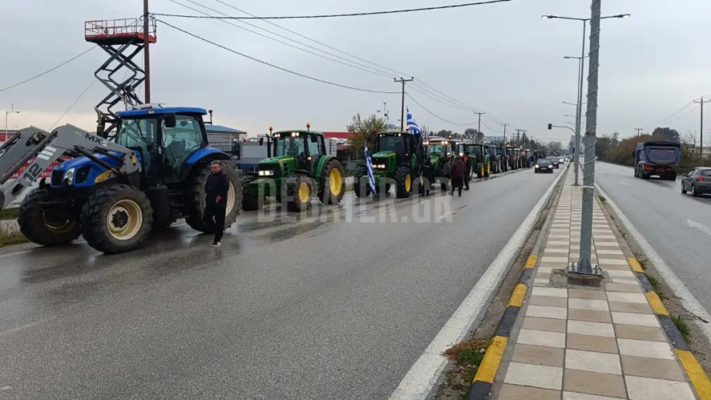 Μπλόκο από τους αγρότες των Τρικάλων στον κόμβο του Μεγαλοχωρίου (βίντεο)