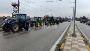 Μπλόκο από τους αγρότες των Τρικάλων στον κόμβο του Μεγαλοχωρίου (βίντεο)