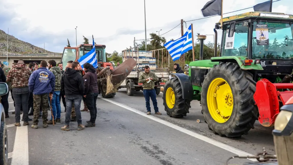Πάτρα: Αγρότες και κτηνοτρόφοι στους δρόμους – Προετοιμάζονται και εργατικά συλλαλητήρια