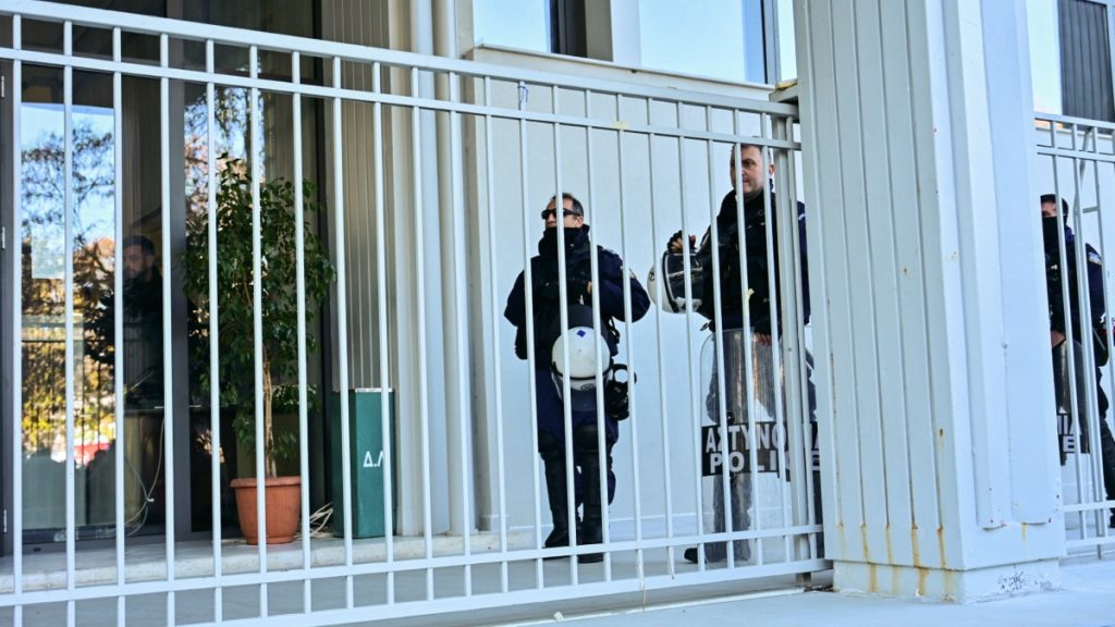 Ελεύθεροι οι αγρότες που συνελήφθησαν στα επεισόδια στο μπλόκο της Νίκαιας