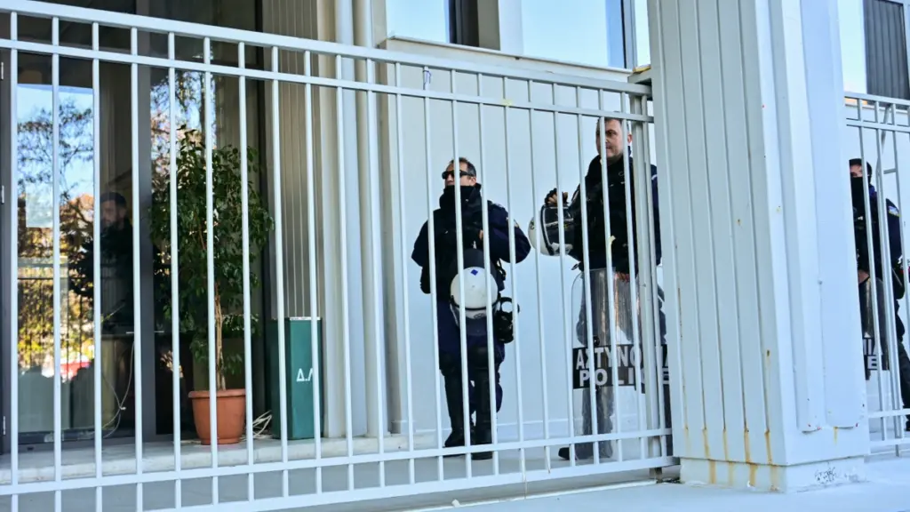 Ελεύθεροι οι αγρότες που συνελήφθησαν στα επεισόδια στο μπλόκο της Νίκαιας
