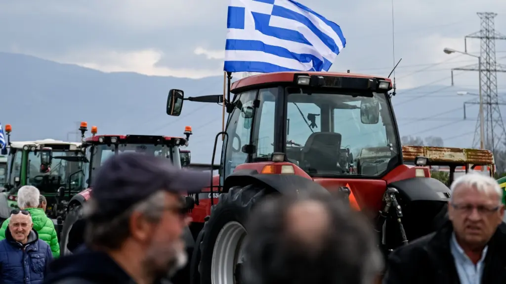 Κλειστός για δύο ώρες ο κόμβος του Μπράλου από τους αγρότες